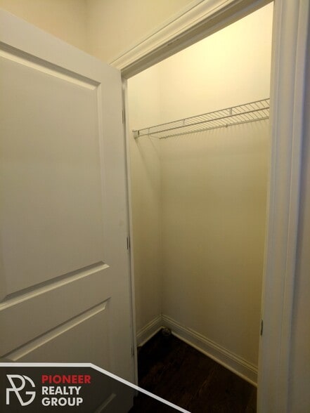 Building Photo - 736 W Addison St