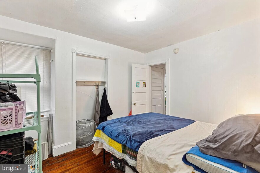 Building Photo - 4819 Walton Ave