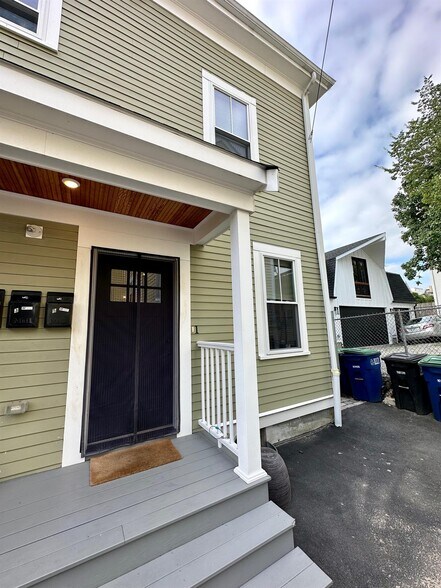 Building Photo - 26 Putnam St