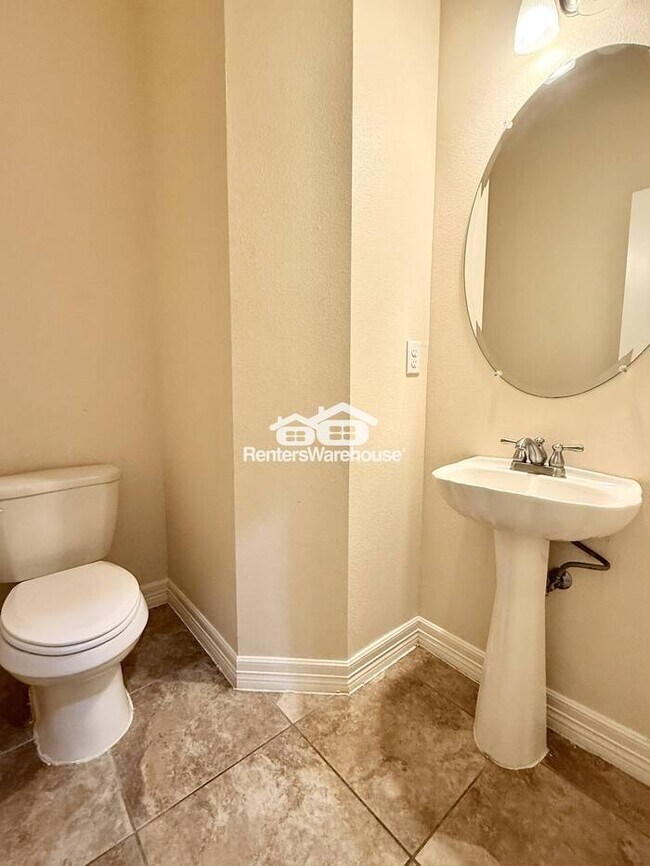Building Photo - Beautiful 4 Bedroom Home just South of TCU!!!