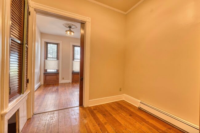 Building Photo - 167 Christopher Columbus Dr