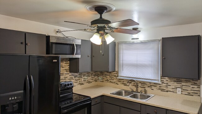 Building Photo - 2114 2nd Ave N