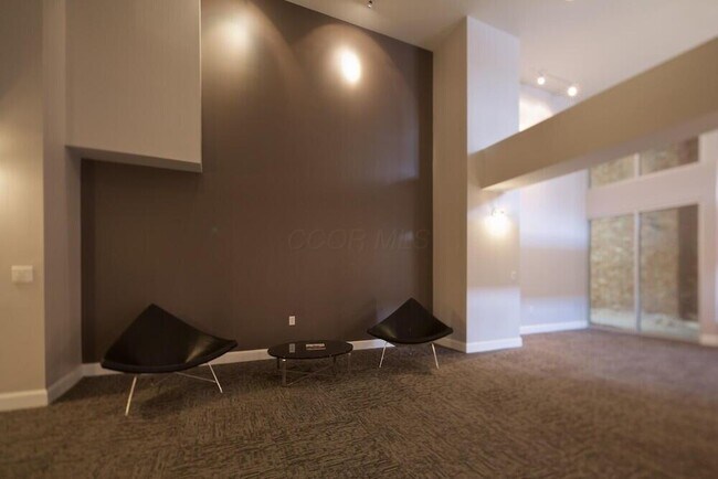 Building Photo - 106 N High St