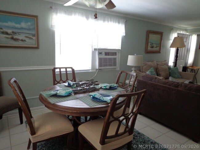 Building Photo - 11751 Oleander Dr