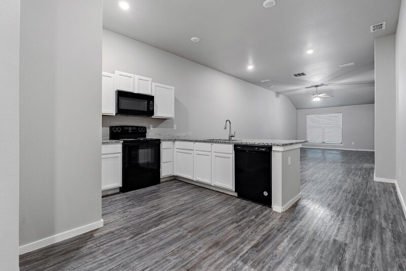 Building Photo - 2120 N Avenue J