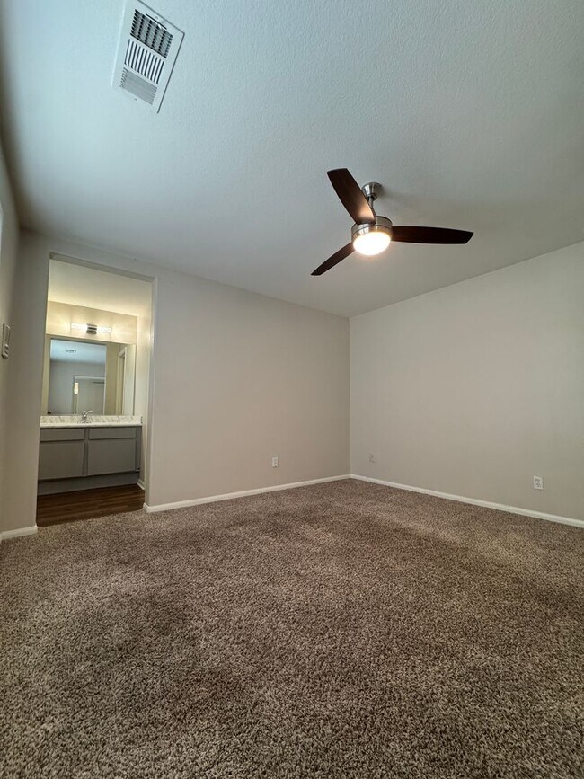 Building Photo - Spacious Lakeview Home with Loft & Community Amenities