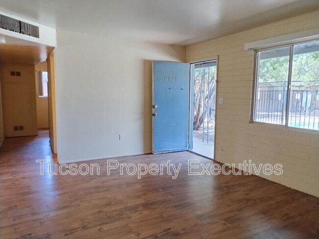 Building Photo - 8934 S Nogales Hwy