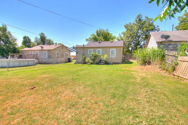 Building Photo - 7107 NW 39th St