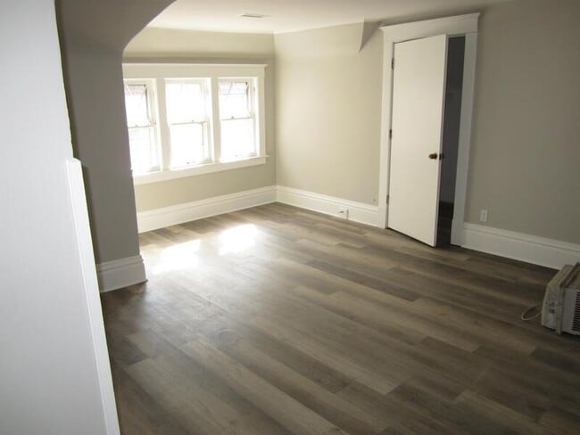 Building Photo - 119 Tennyson Ct