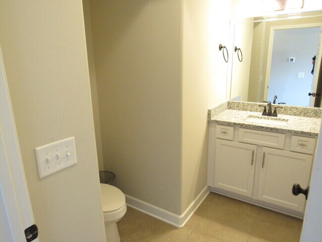 Building Photo - Old Hickory townhome, like new!
