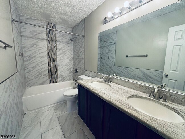 Building Photo - 34 Colleen Ct