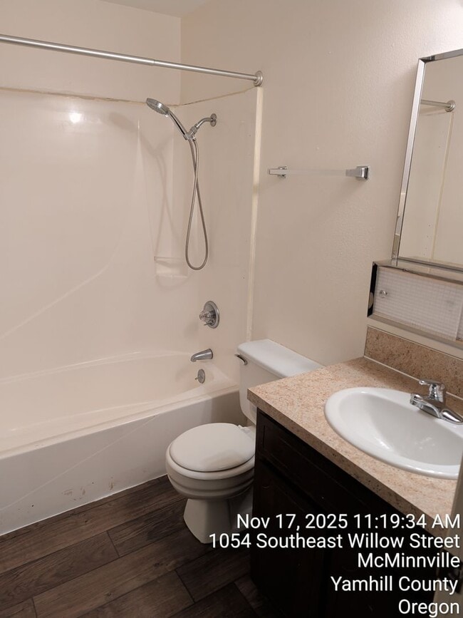 Building Photo - 1054 SE Willow St