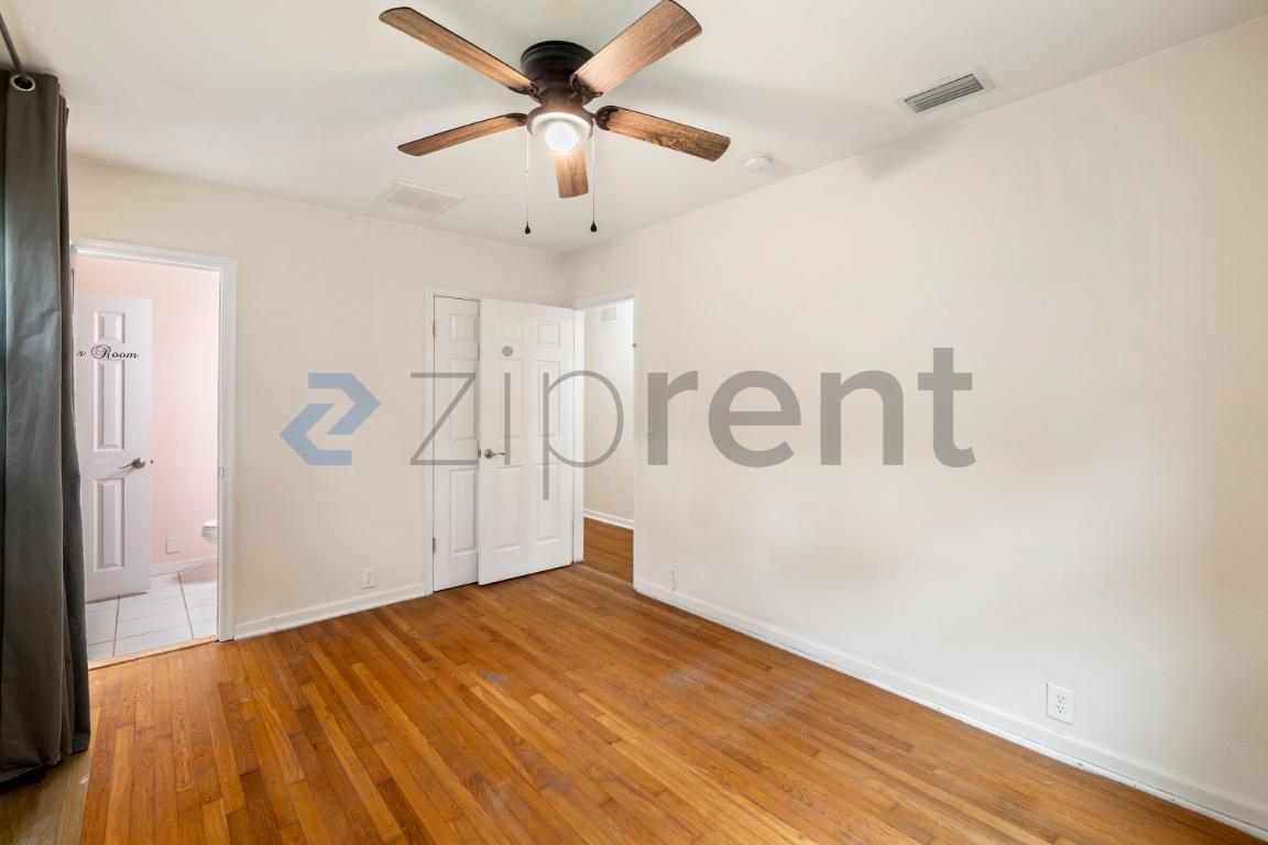 Building Photo - Unit