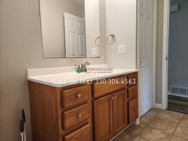 Building Photo - 8250 E Wadora Cir NW