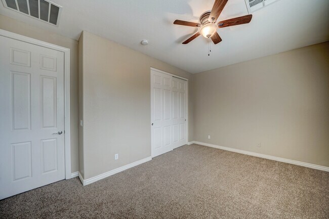 Building Photo - 8503 W Coyote Dr