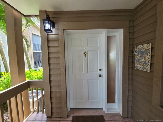 Building Photo - 316 NE Edgewater Dr