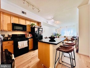 Building Photo - 1441 Rhode Island Ave NE