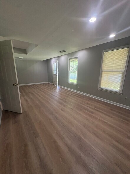 Building Photo - 2700 Fort Daniels Dr
