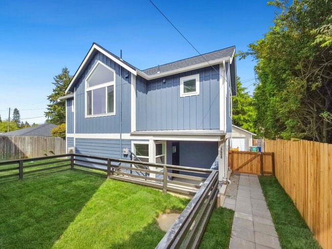 Building Photo - Spacious 3-Bedroom DADU with Private Balcony & Garage