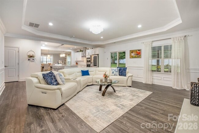 Building Photo - 8418 Knollwood Cir