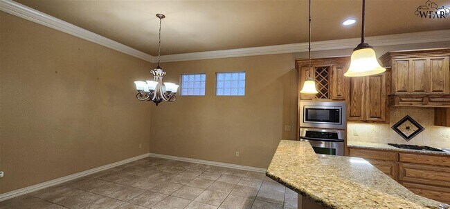 Building Photo - 1608 Tanglewood Dr