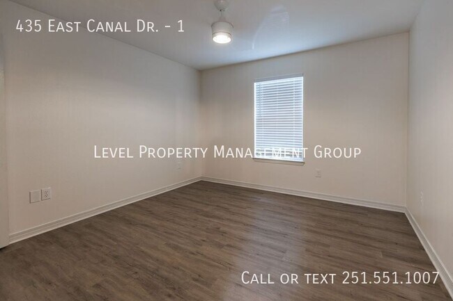 Building Photo - 435 E Canal Dr