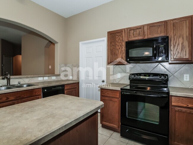 Building Photo - 2024 Shady Glen Trail