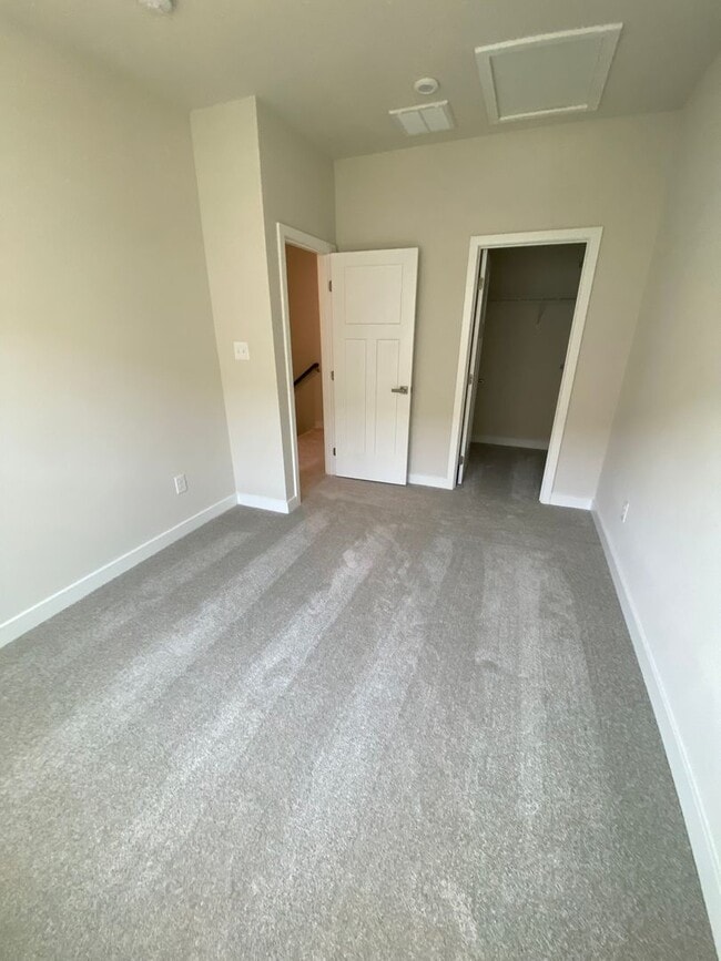 Building Photo - Edge at Azalea