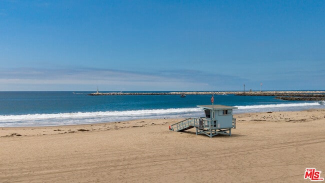 Building Photo - 6419 Ocean Front Walk
