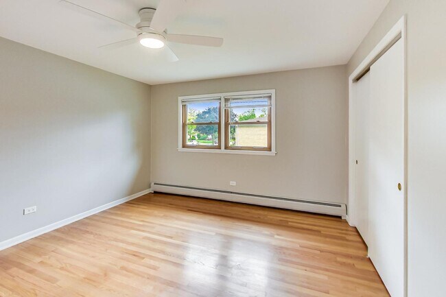 Building Photo - 16W641 56th Pl