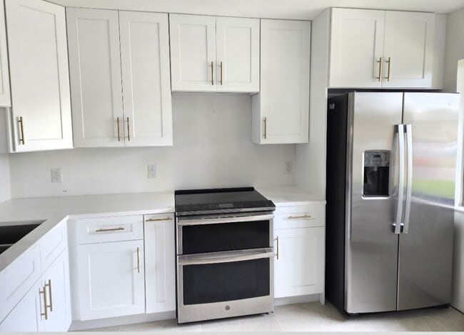 Building Photo - 5347 Emerald Isle Dr