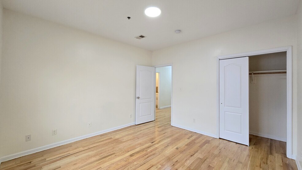 Building Photo - 157 Manchester Pl