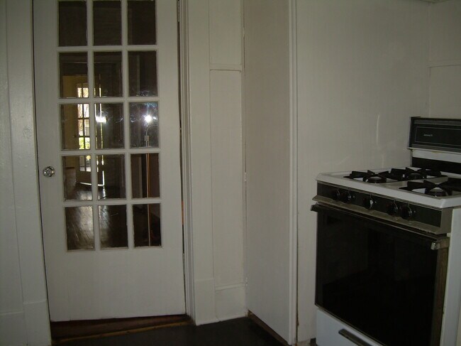 Building Photo - 5649 East Side Ave