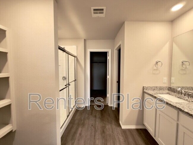 Building Photo - 14 Stonegate Dr