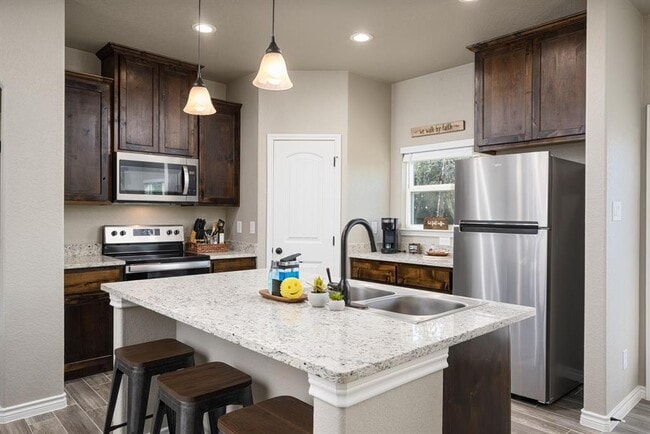 Building Photo - 117 Lightning Bolt