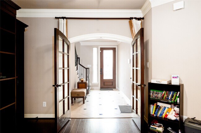 Building Photo - 5513 Livorno Way