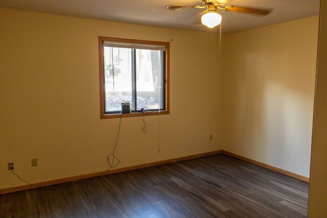 Building Photo - $1,275 | 2 Bedroom, 1 Bathroom | 1st Floor...