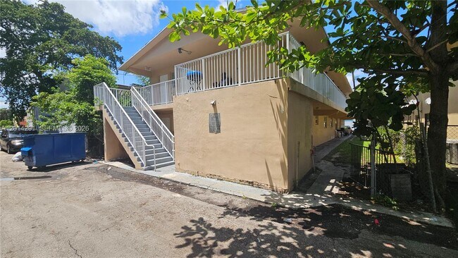 Building Photo - 1524 SW 5th Pl