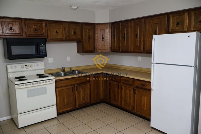 Building Photo - 3-Bedroom Home Near Indianapolis Motor Speedway with Attached Garage, Available NOW!