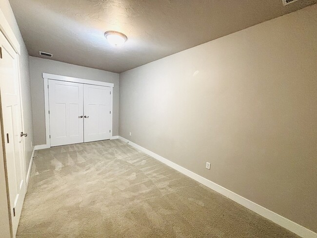 Building Photo - 11528 4055 W