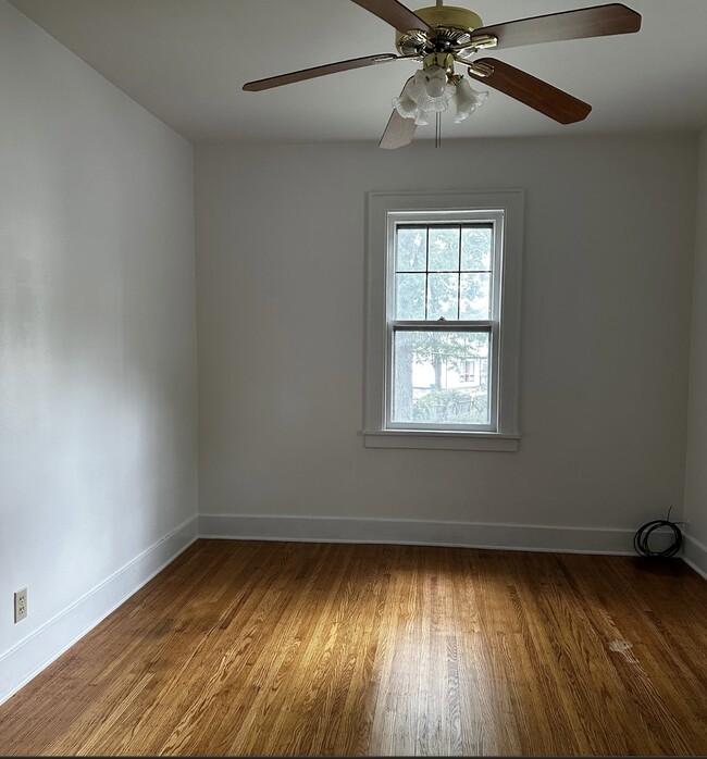 Building Photo - 9 Hickory St