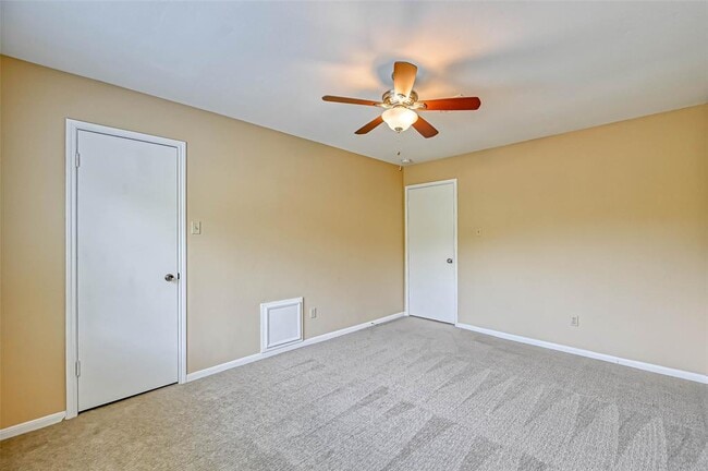 Building Photo - 2223 Kinbrook Dr