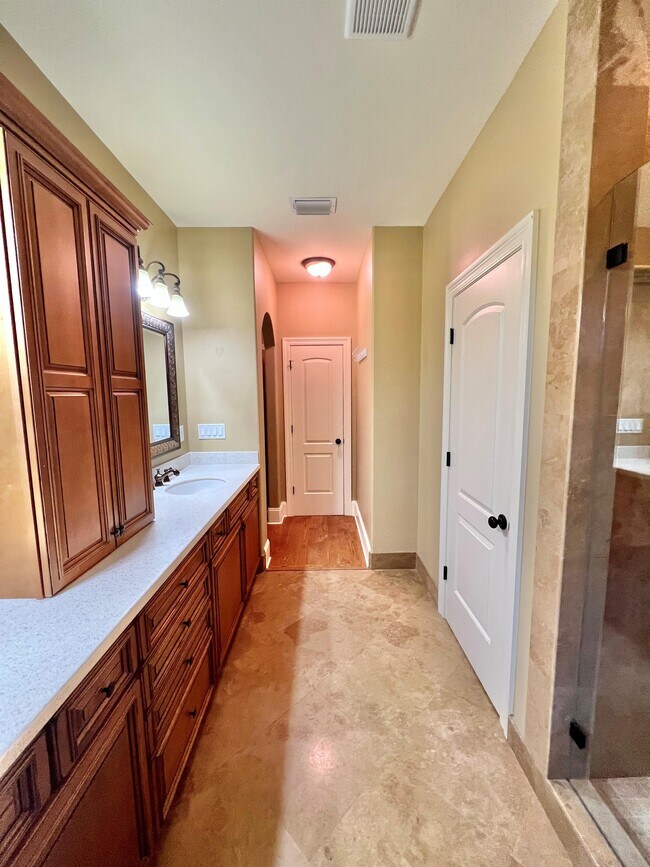Building Photo - 250 Calusa Blvd