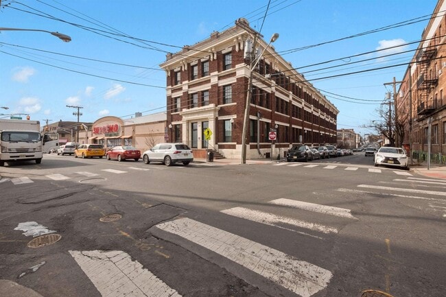 Building Photo - 325 Palisade Ave