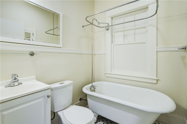 Building Photo - 294 Laburnam Crescent