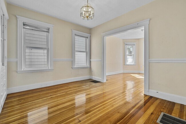 Building Photo - 31 Harold St