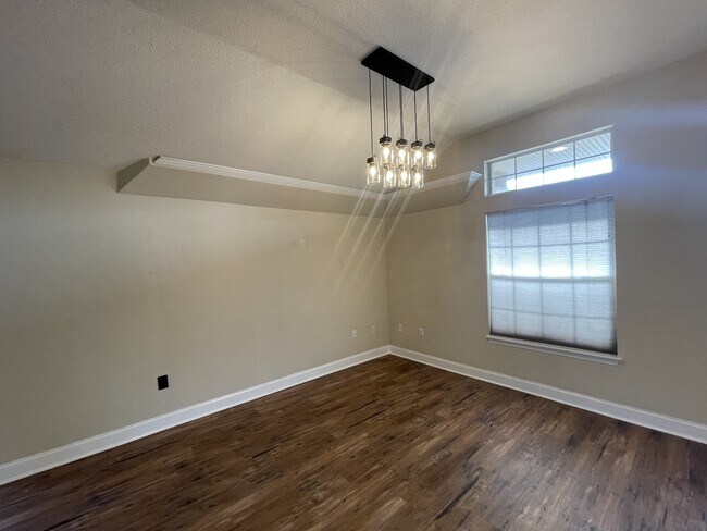 Building Photo - 858 Van Dyke Dr