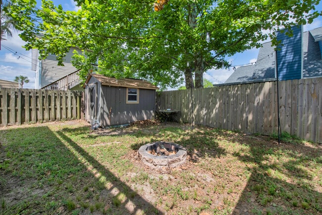 Building Photo - 493 Marker Cove