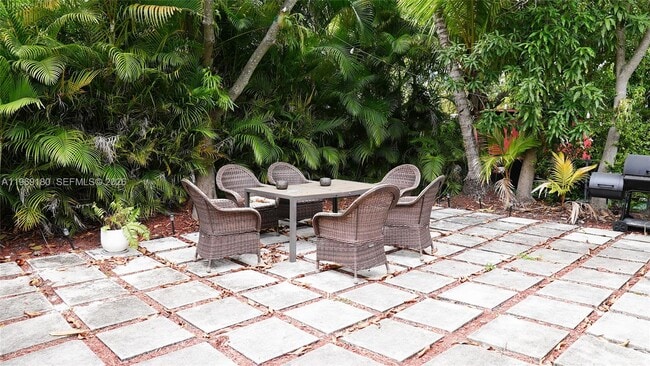 Building Photo - 3010 NW 1st Ave