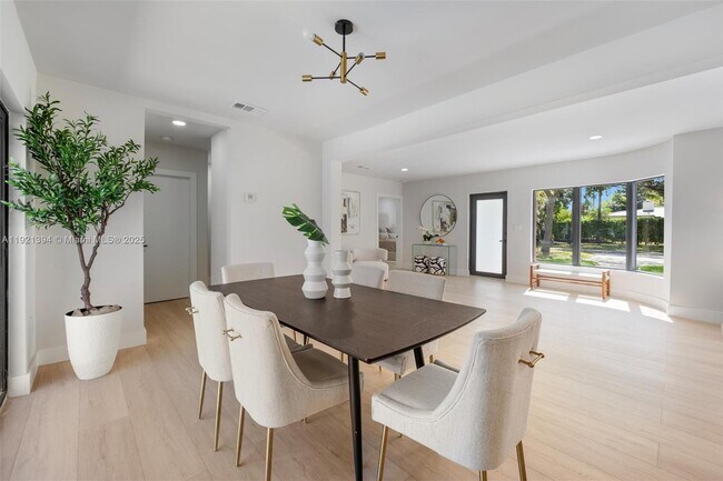 Building Photo - 185 NE 106th St